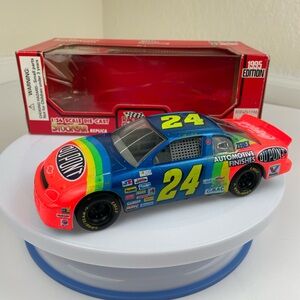 1995 Jeff Gordon #24 DuPont NASCAR 1:24 Diecast Racing Champions